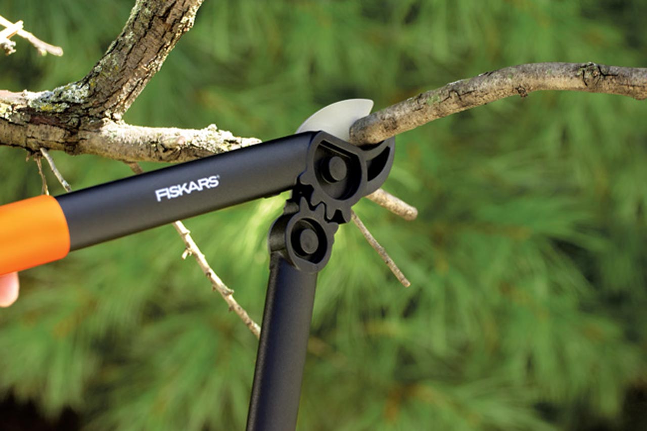 Увеличенная фотография Сучкорез Fiskars контактный с силовым приводом